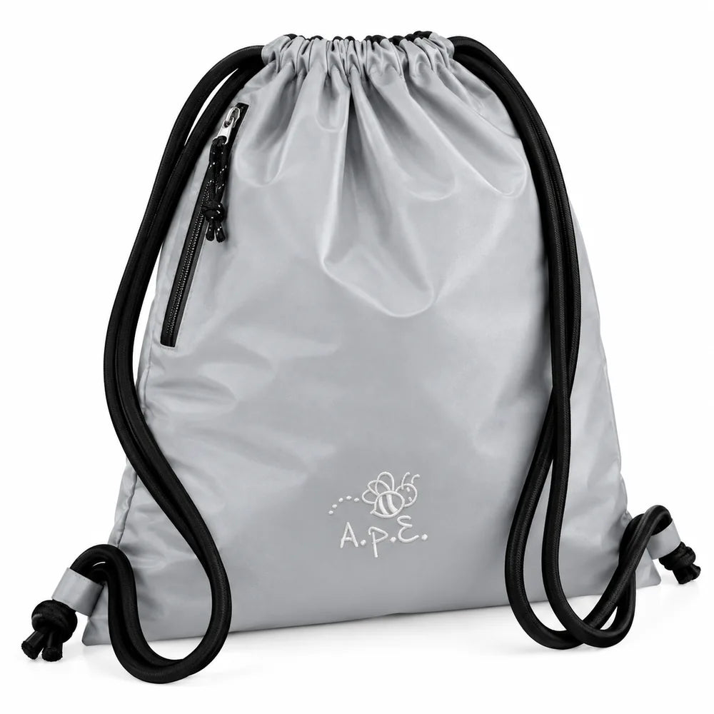 Sacca zaino grigia riflettente A.p.E. con logo bianco, cordoncini neri e tasca laterale con zip.
